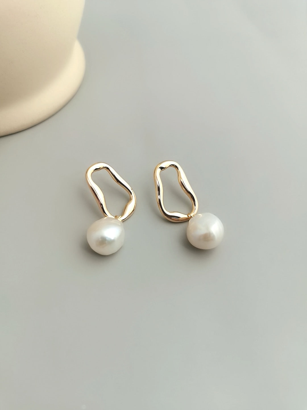 Cambodia Hallow Pearl earrings