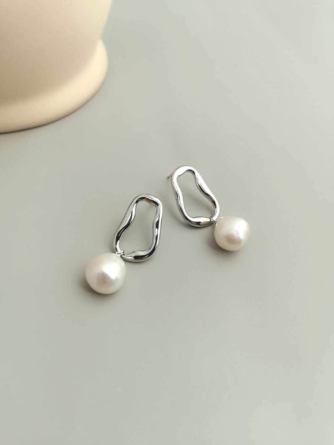 Cambodia Hallow Pearl earrings