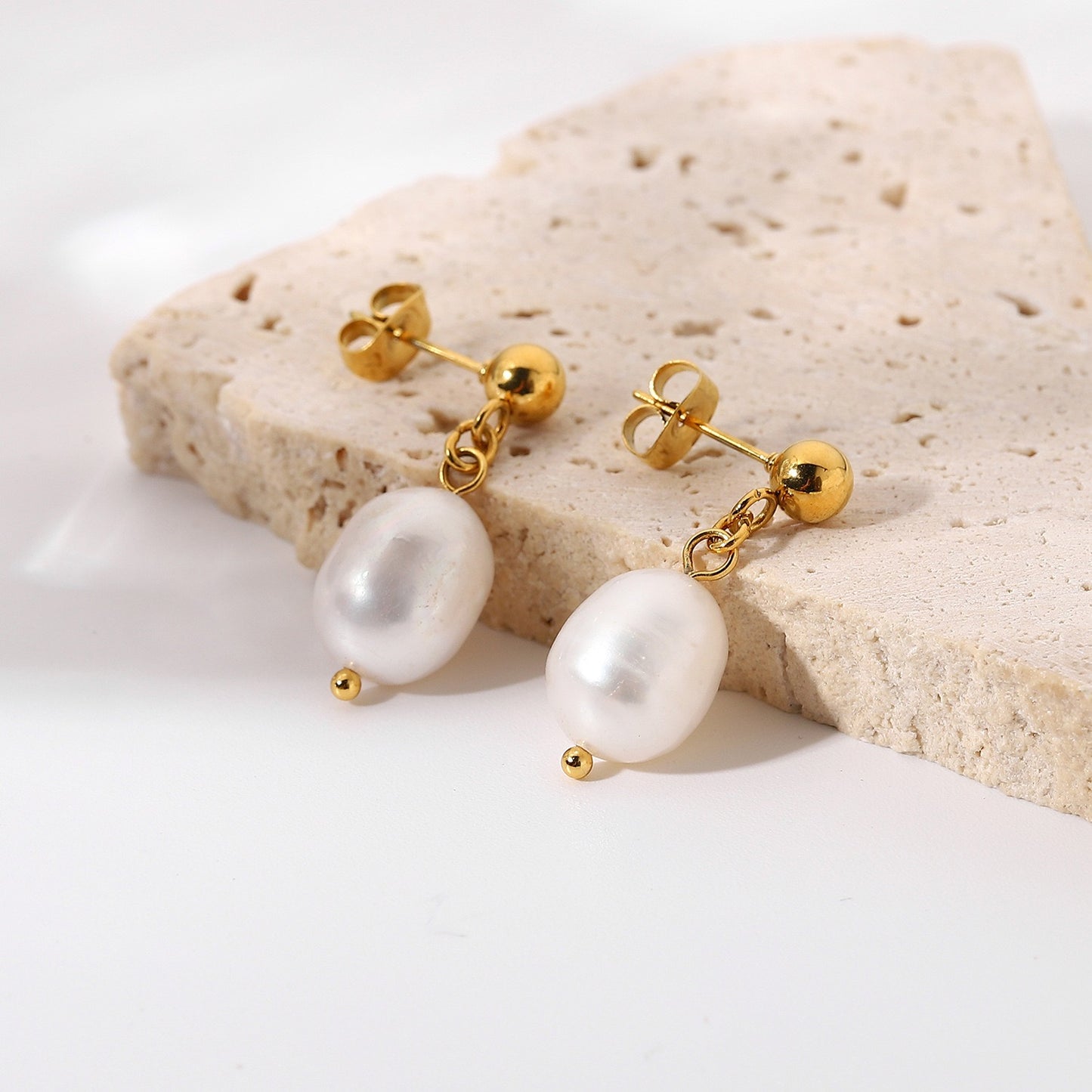 Pearl earrings collection