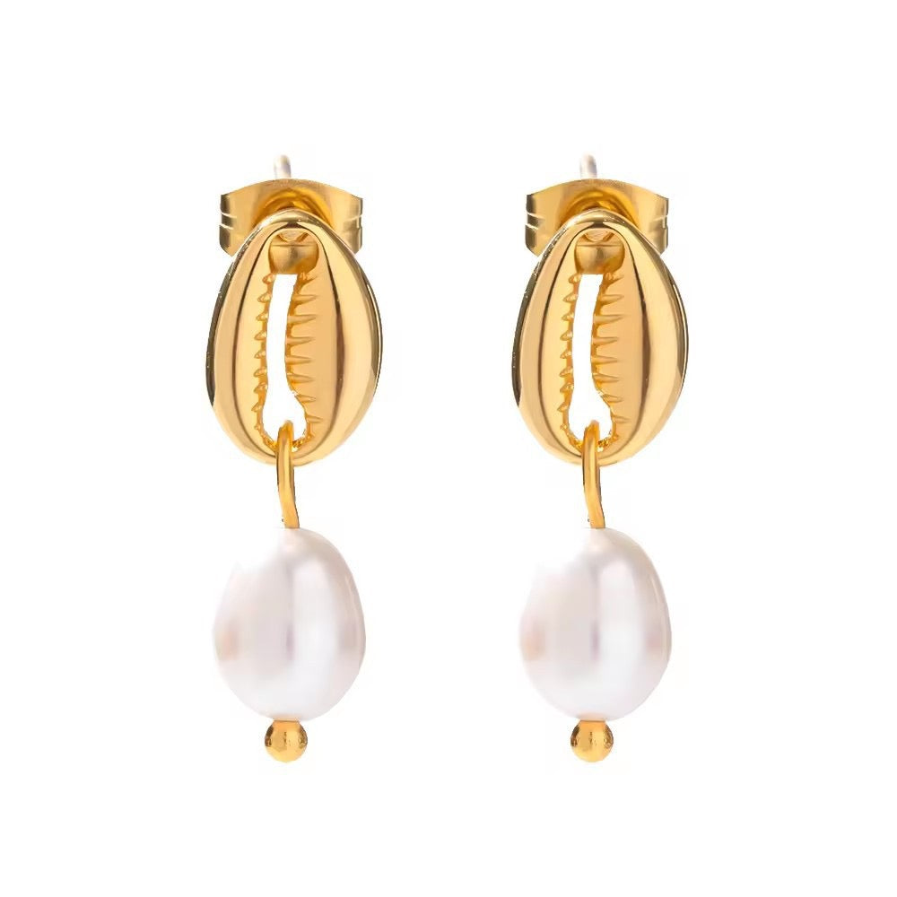 Pearl earrings collection