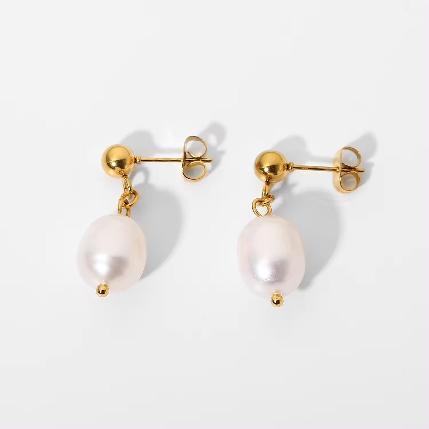 Pearl earrings collection