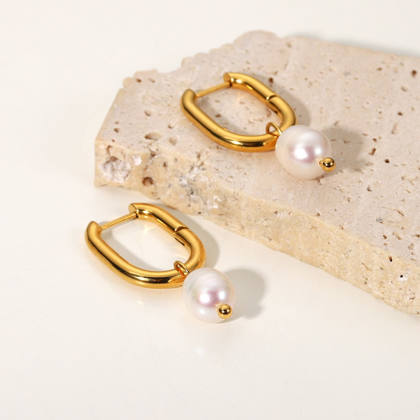 Pearl earrings collection