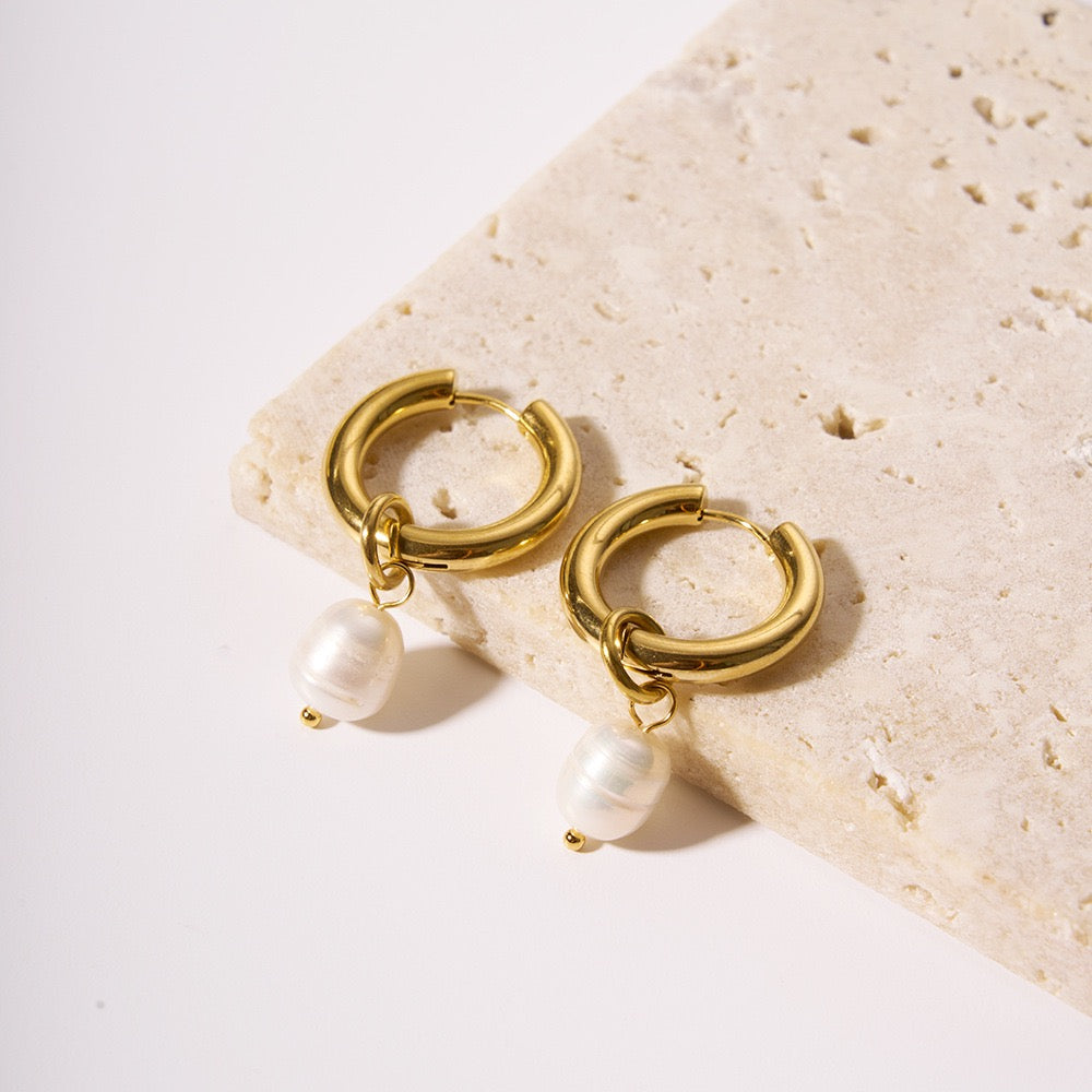 Pearl earrings collection