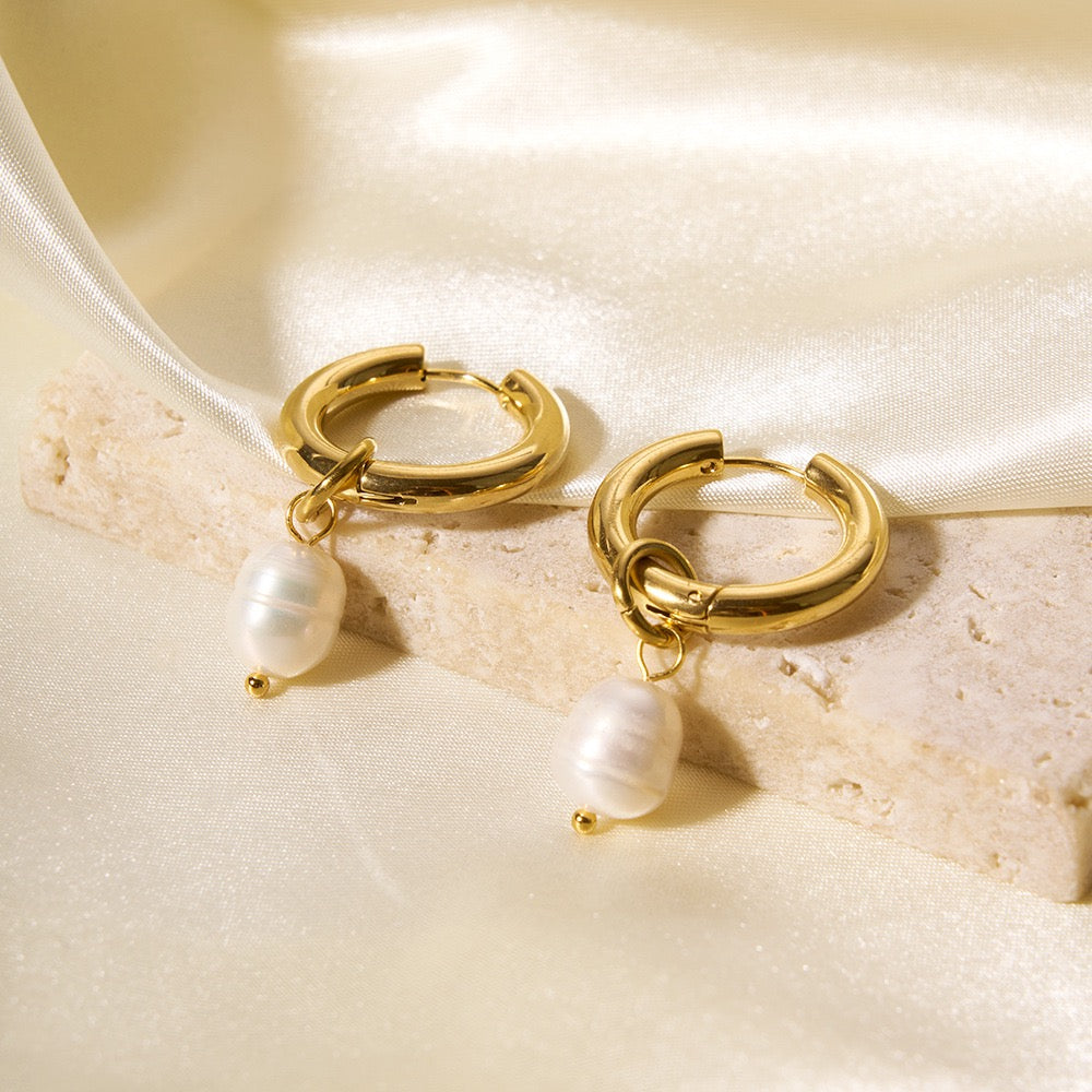 Pearl earrings collection