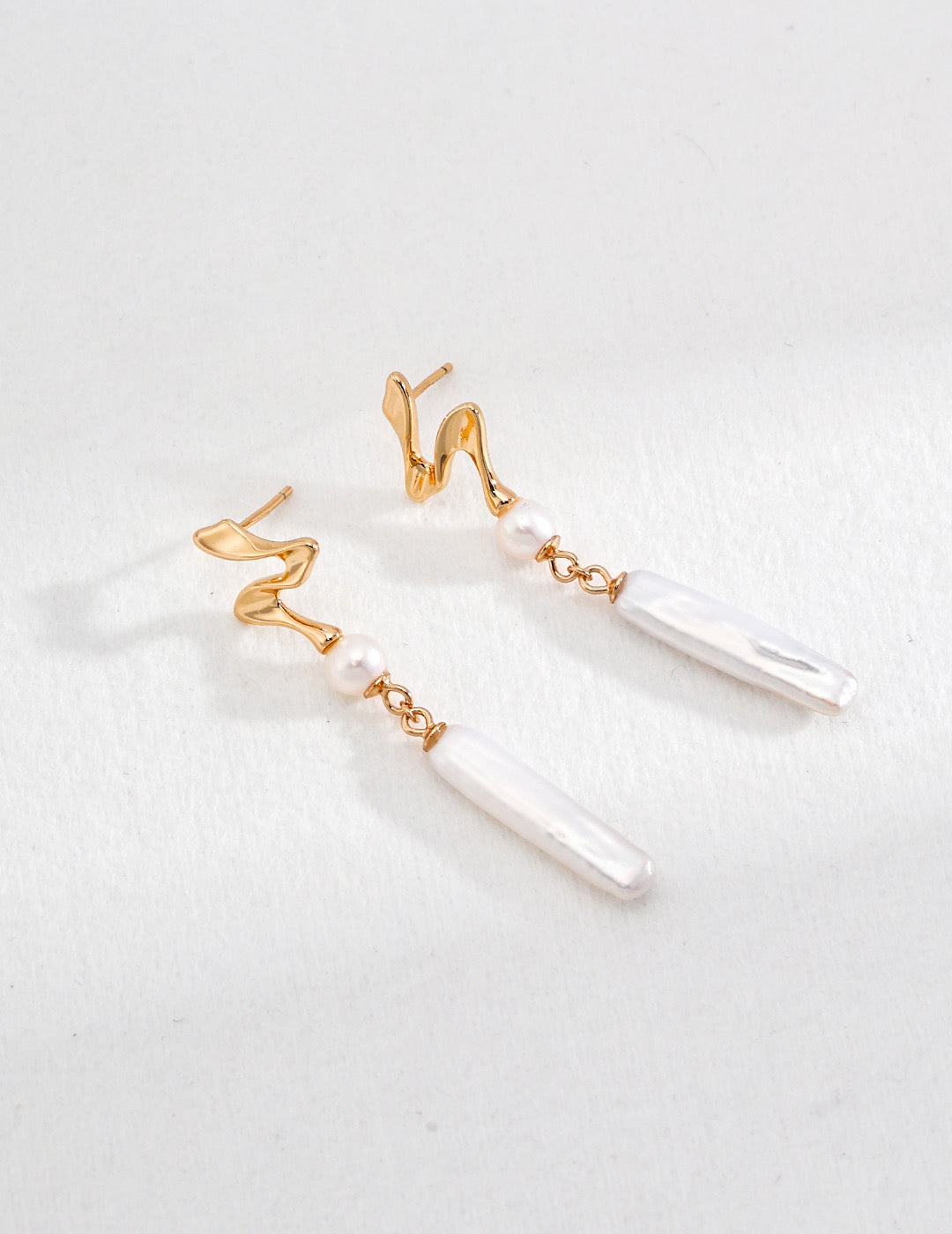 Calista Wave pearl earrings