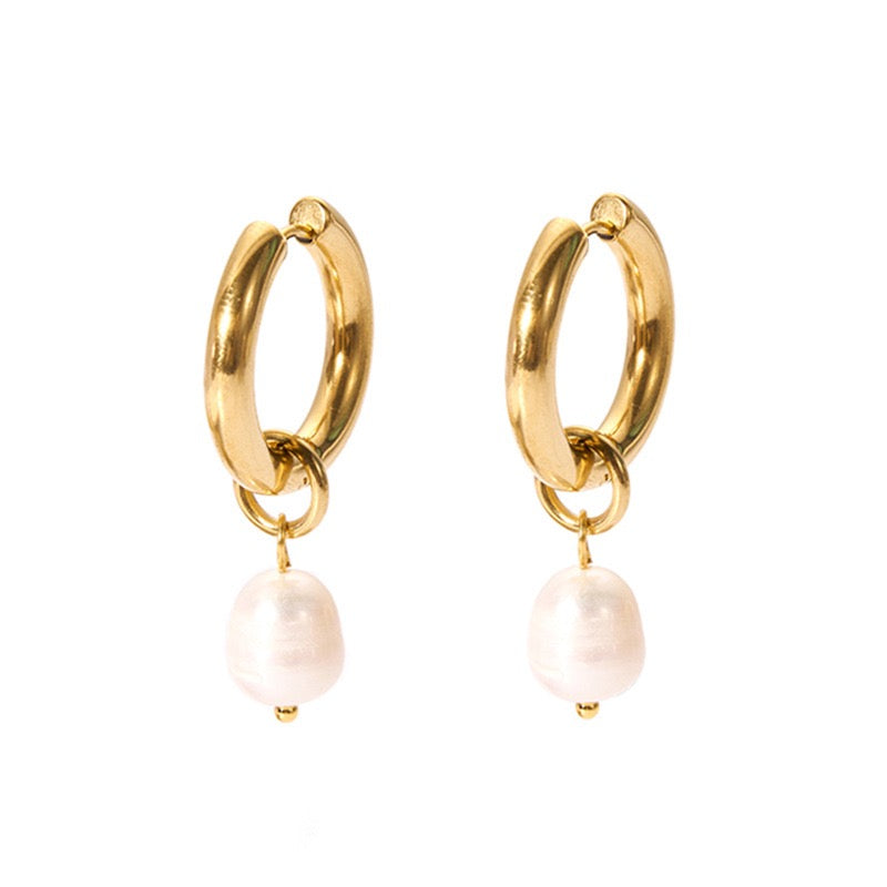 Pearl earrings collection