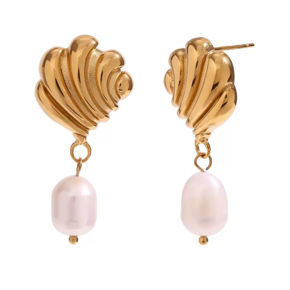 Pearl earrings collection