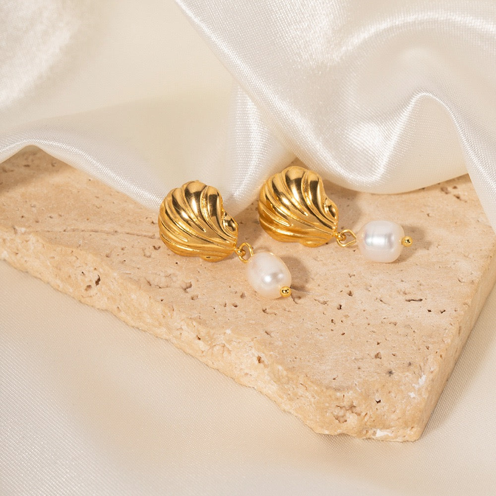 Pearl earrings collection