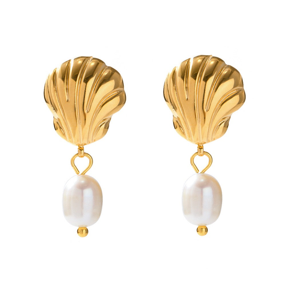 Pearl earrings collection