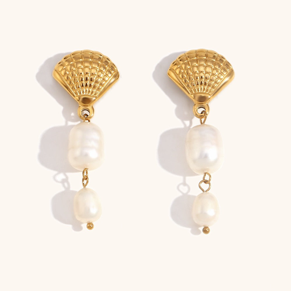 Shell freshwater pearls earrings