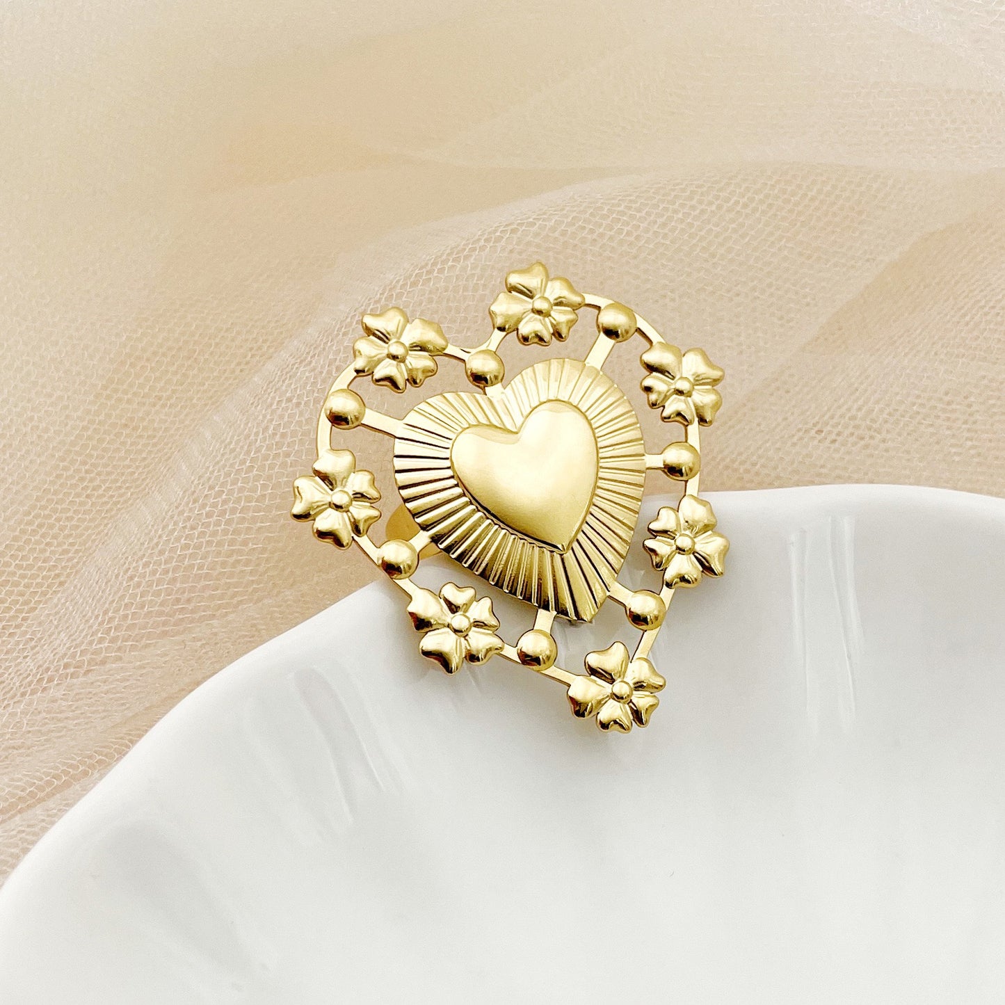 Big flower heart ring