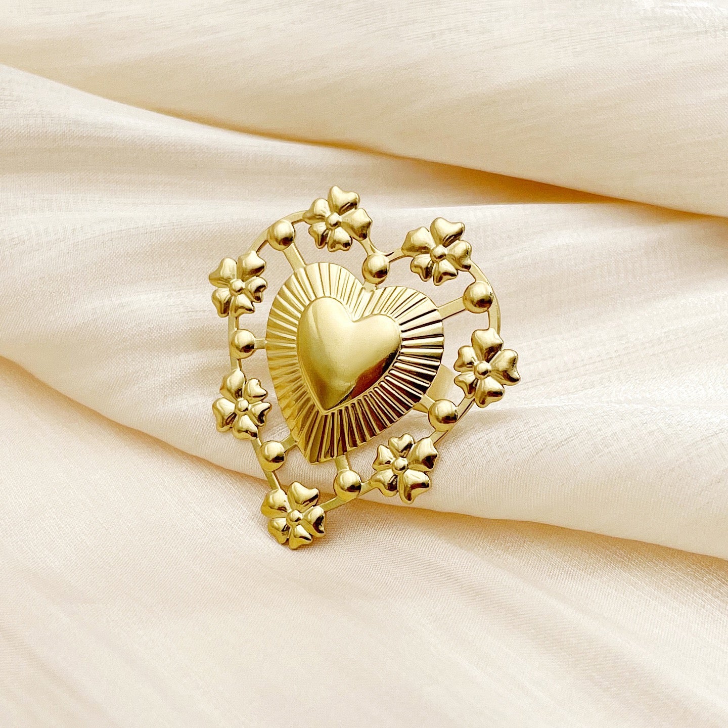 Big flower heart ring