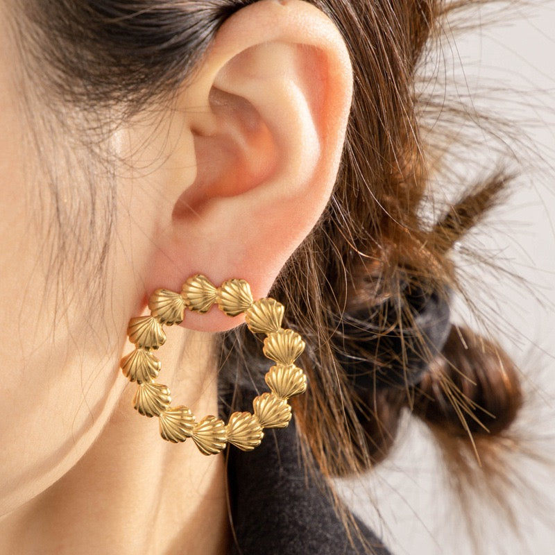Shell hoops earrings