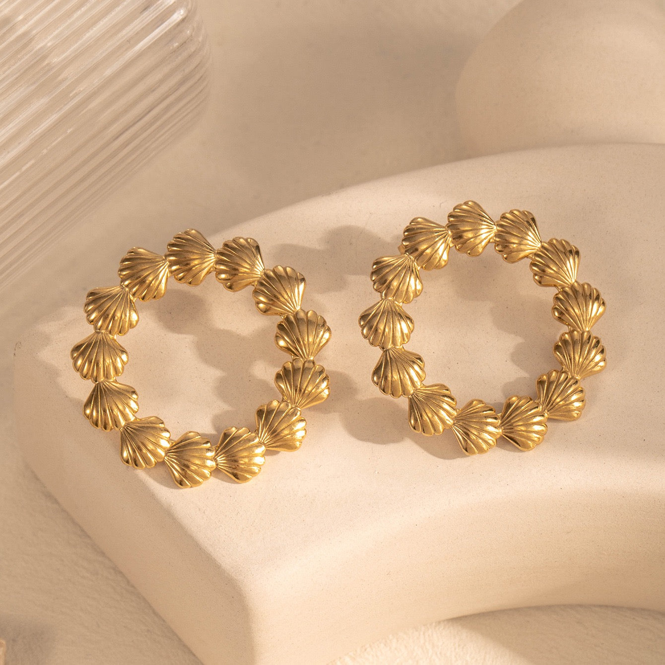 Shell hoops earrings