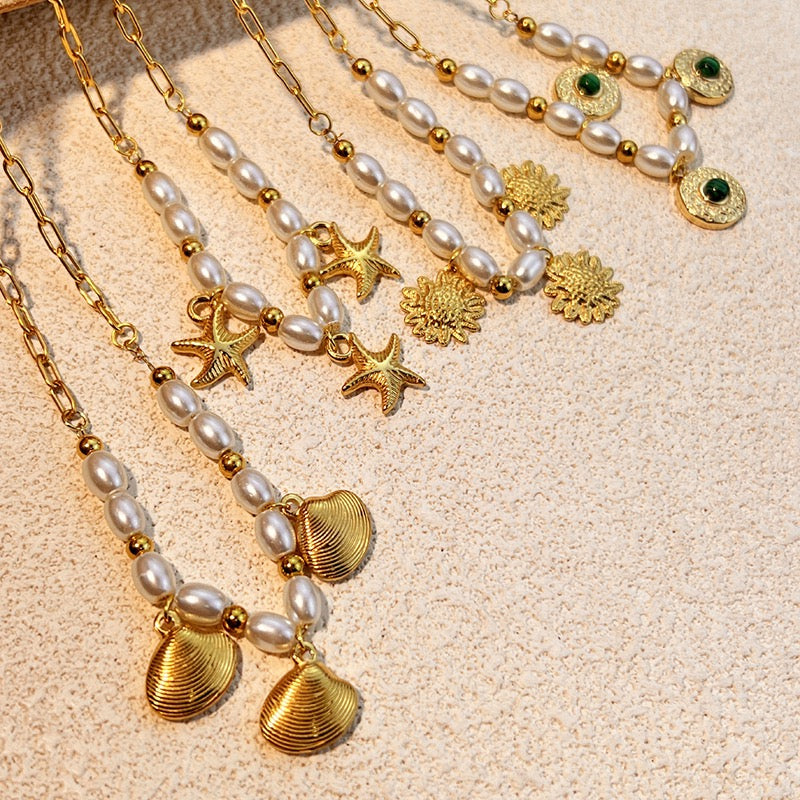 Pearly charm necklace