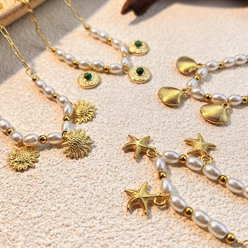 Pearly charm necklace