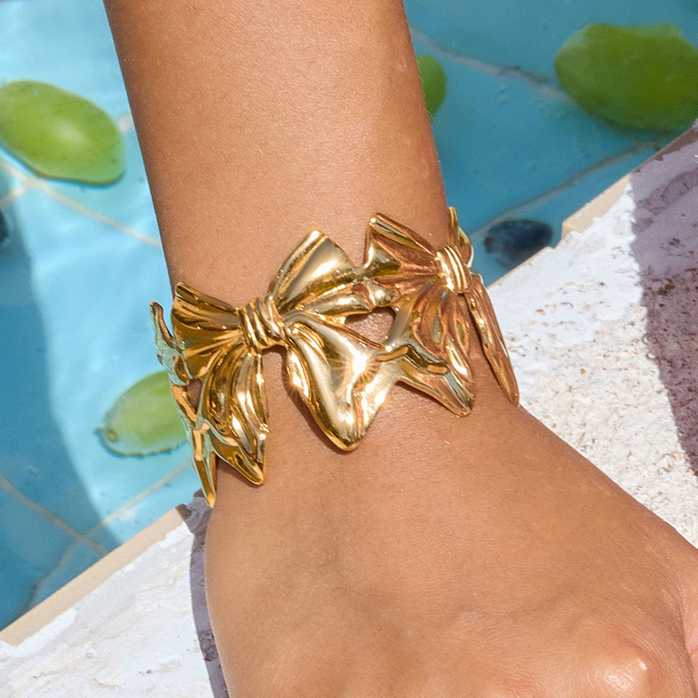 Bow bangle