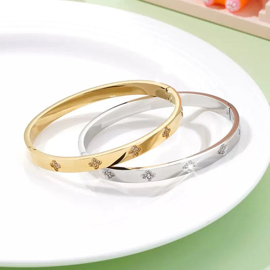 Clover flower bangle