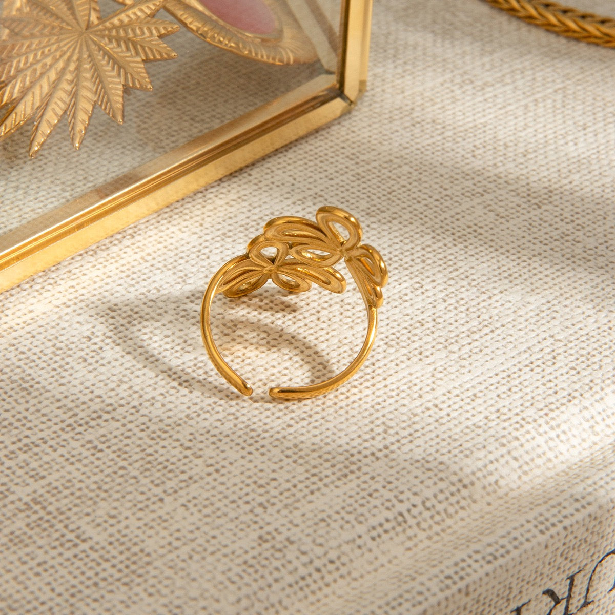 Vieena Flowers Rings