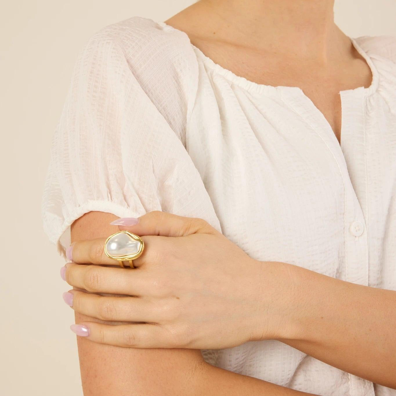 Statement pearly set