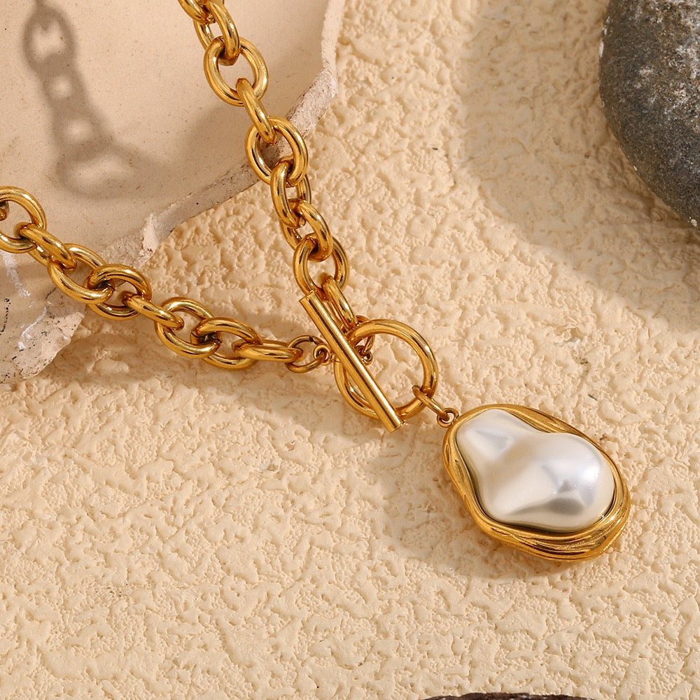 Statement pearly set