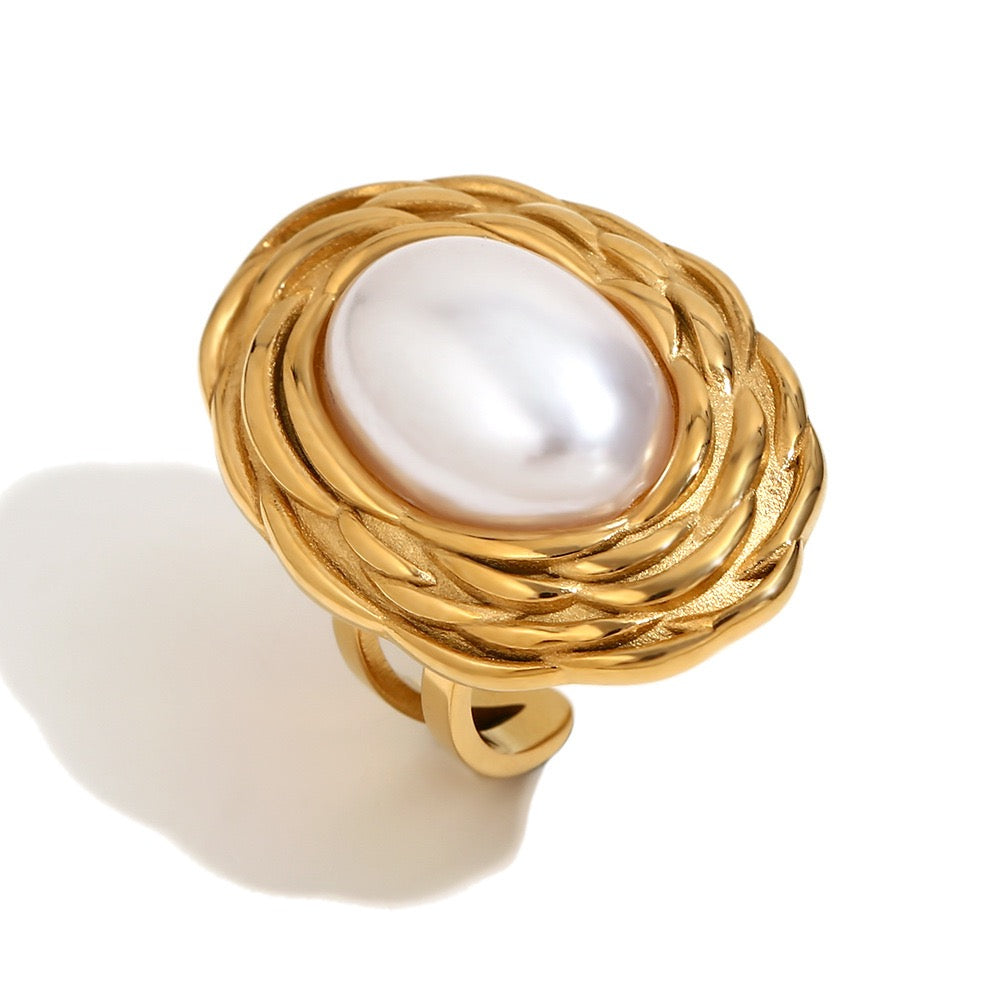 Big gold statement pearly ring