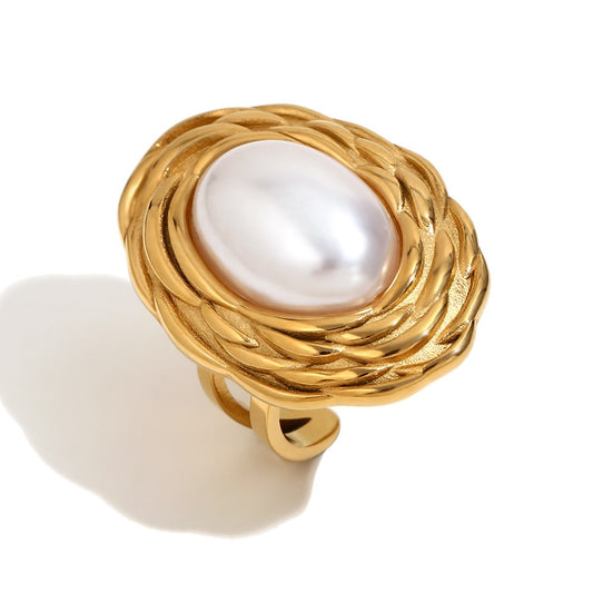 Big gold statement pearly ring