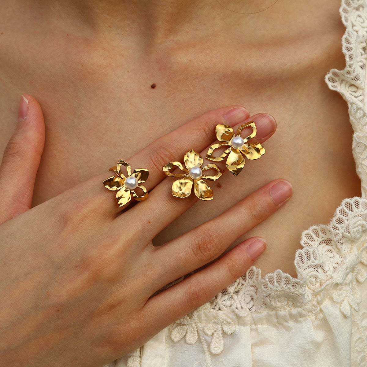 Teresa flower earrings