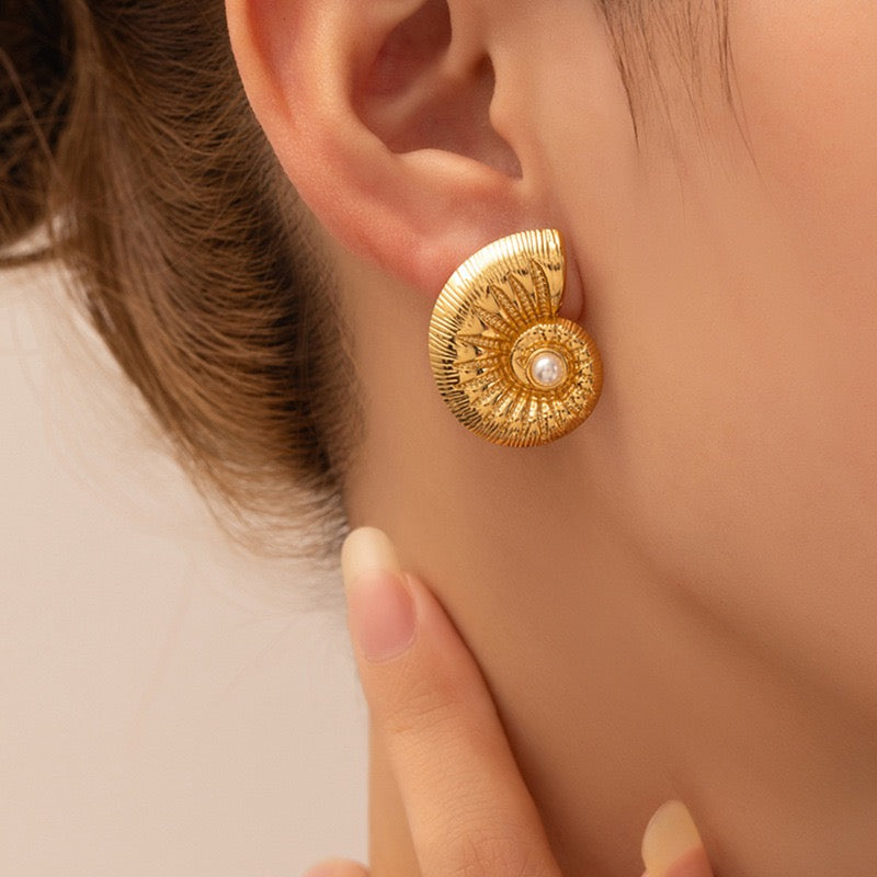 Pearly shell earrings