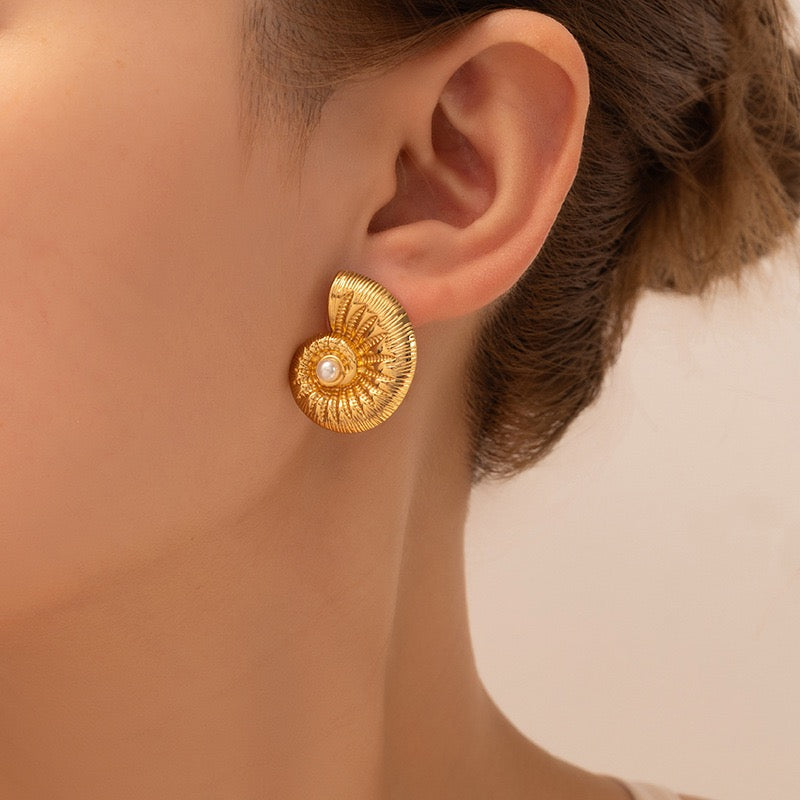 Pearly shell earrings