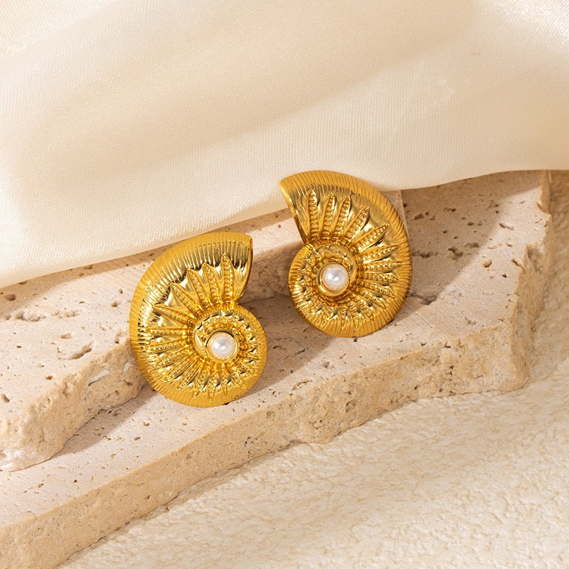 Pearly shell earrings