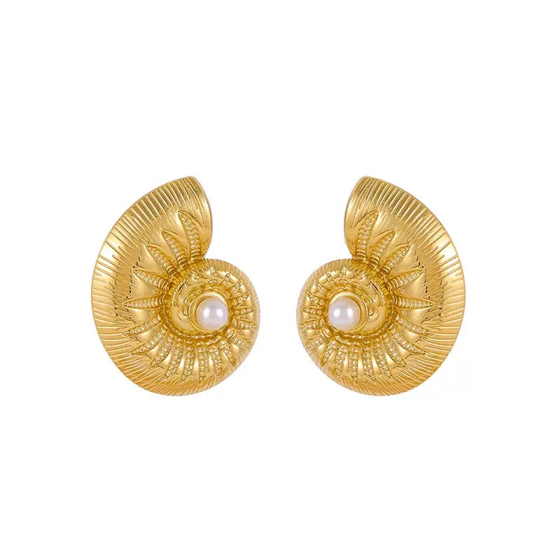 Pearly shell earrings