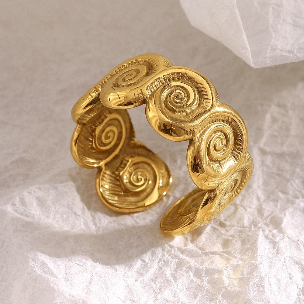 Thick swirl ring