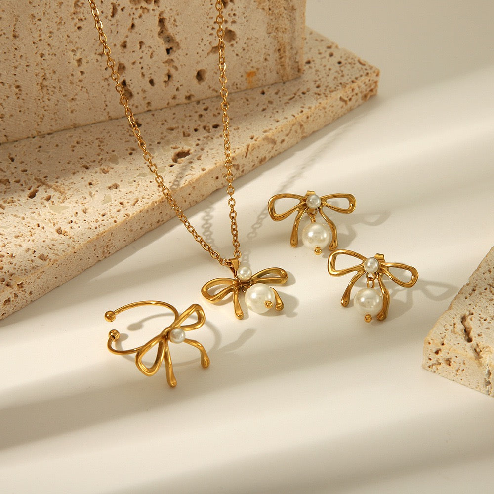 Pearly bow earrings