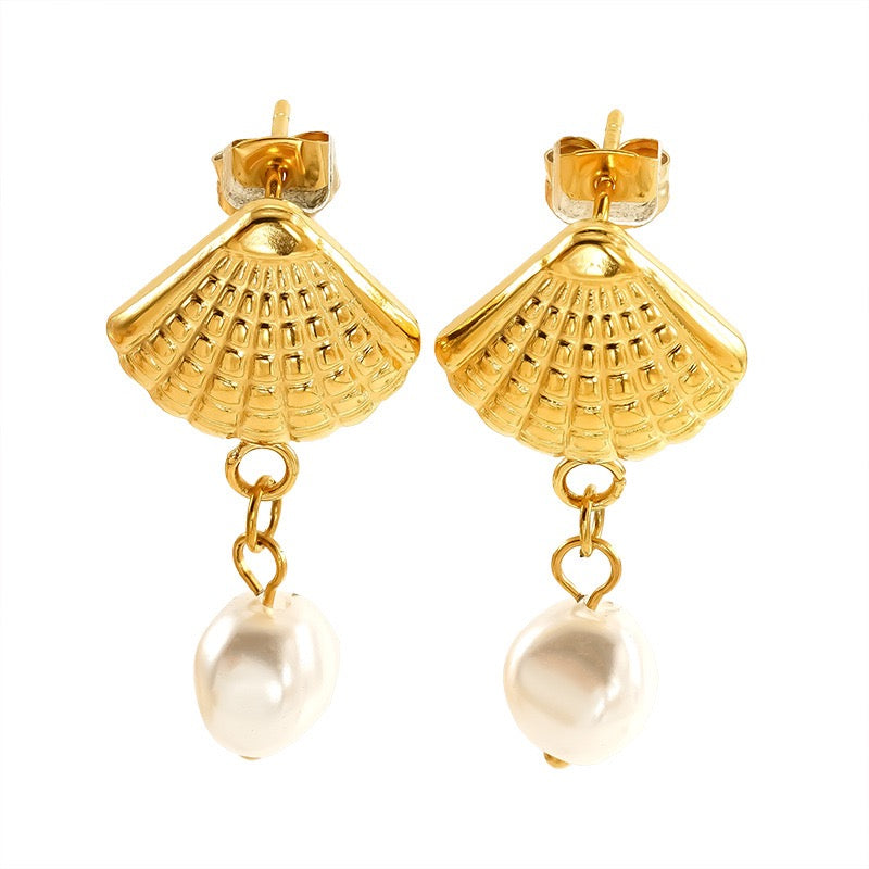 Pearly shell earrings
