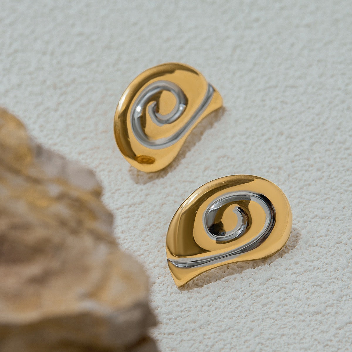 Two tones shell earrings