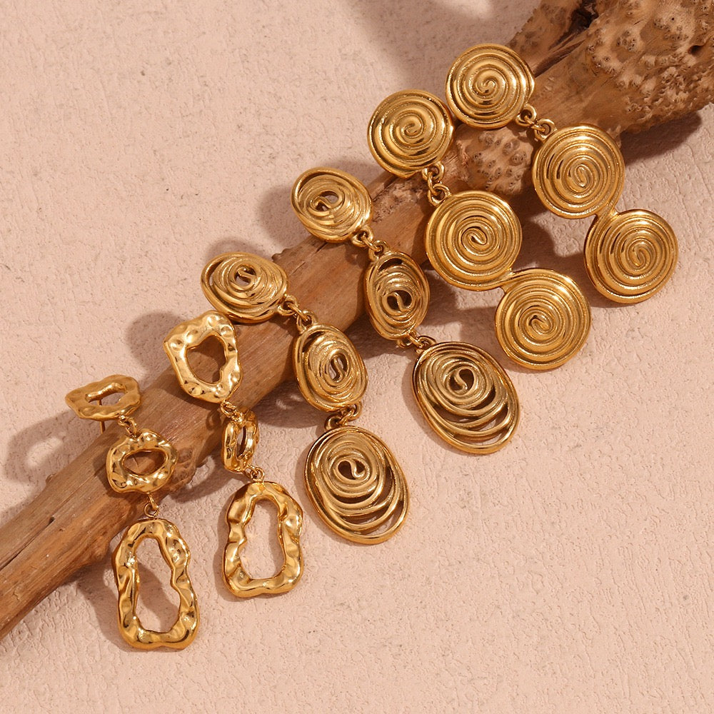 Three swirls earrings