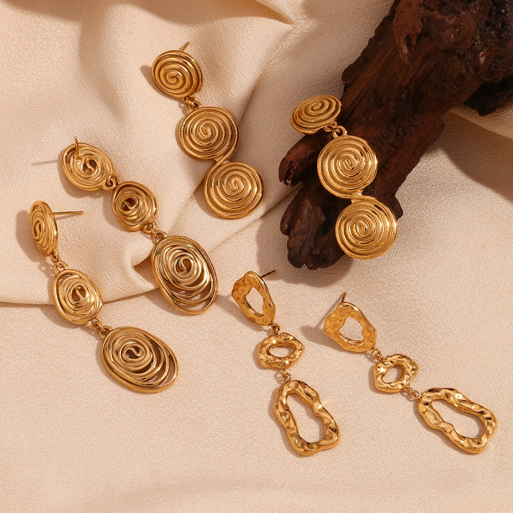 Three swirls earrings