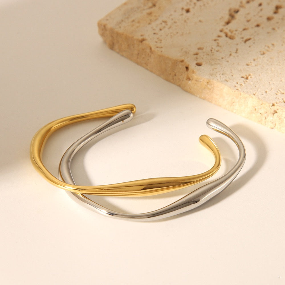 Mobius band bangle