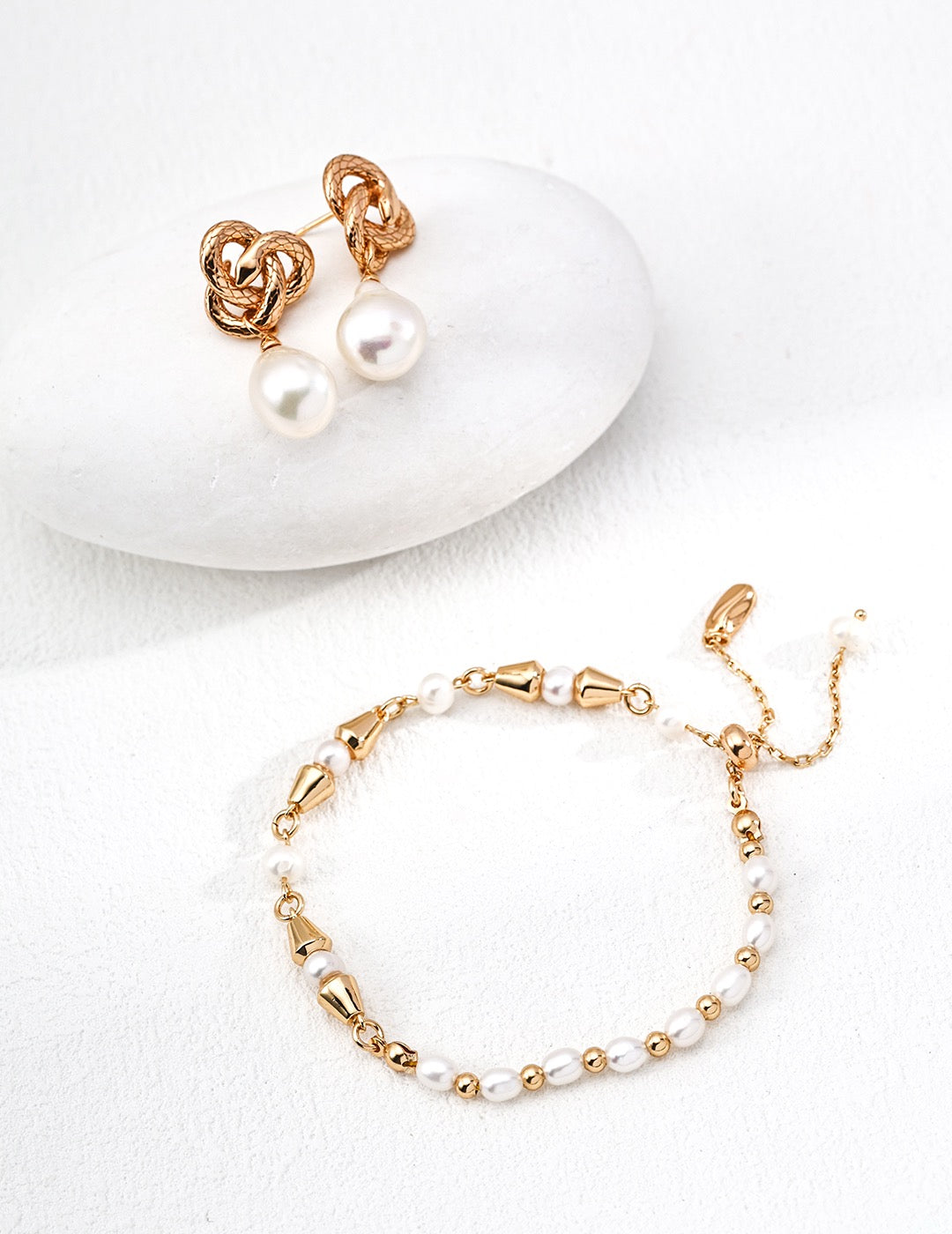 Double bay Tangled heart Pearl earrings