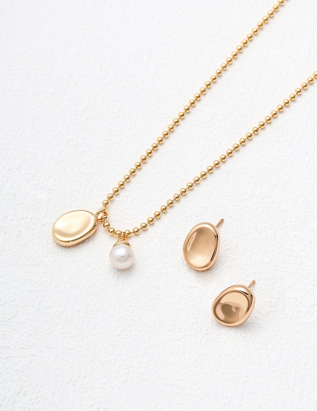 Junita Dainty pearl necklace