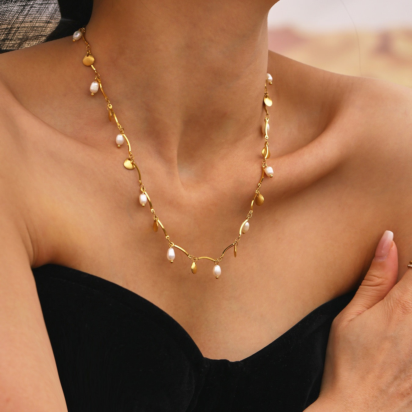 Pearl shell charm necklace