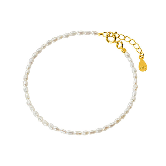 Tiny dainty pearls bracelet