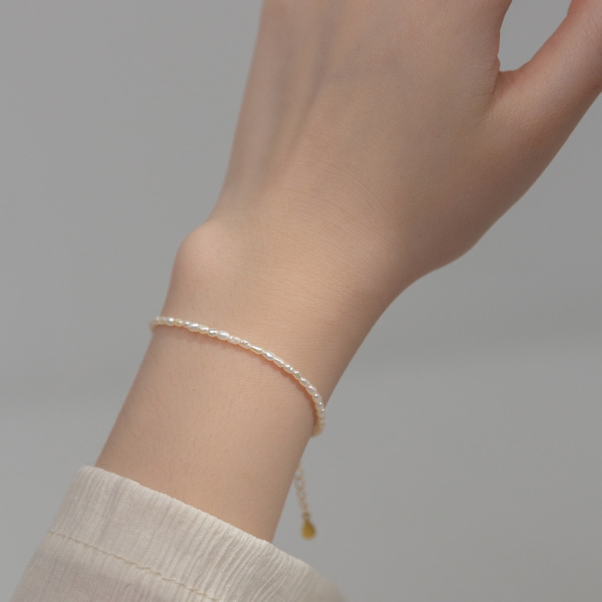 Tiny dainty pearls bracelet
