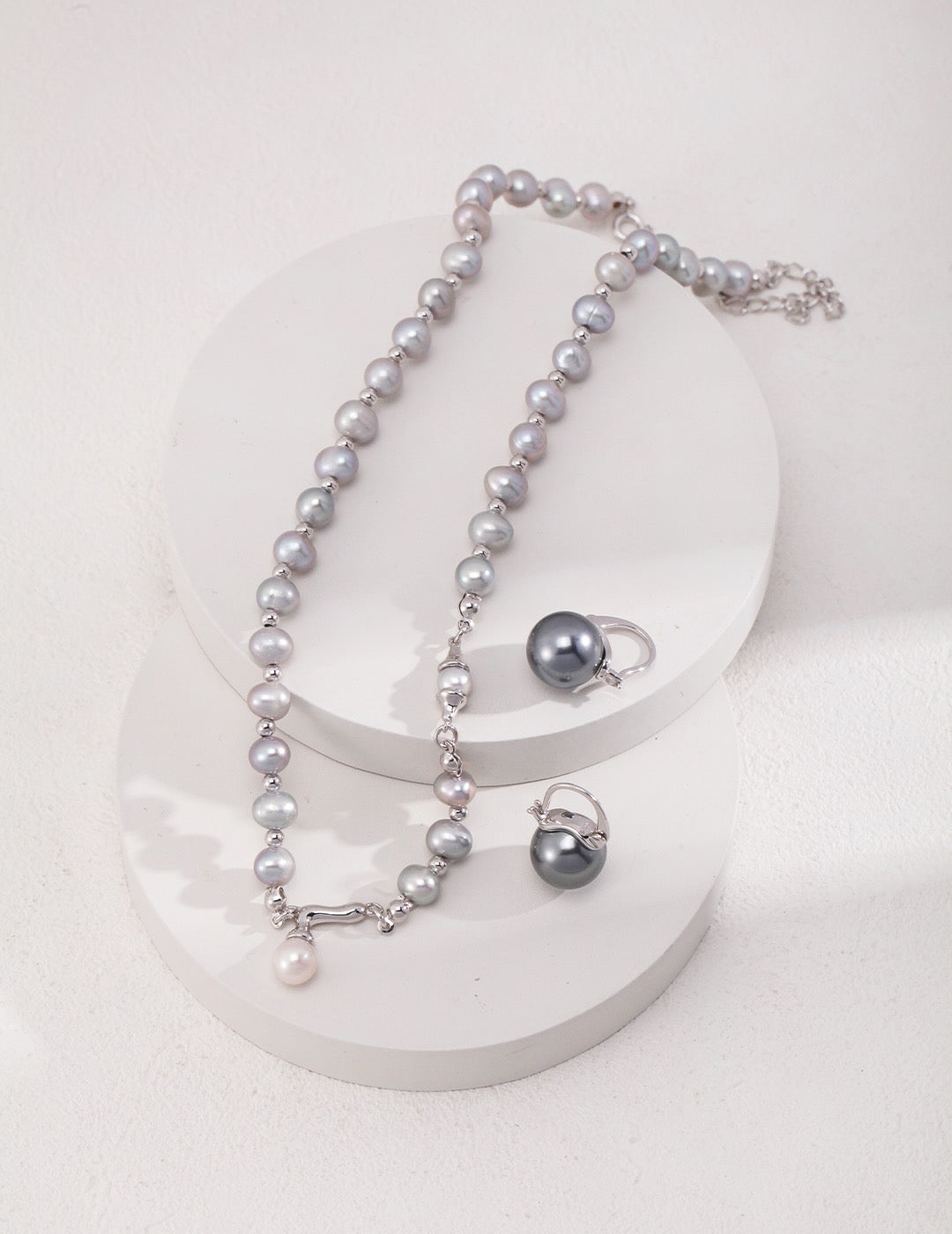 Tempe Grey pearl necklace