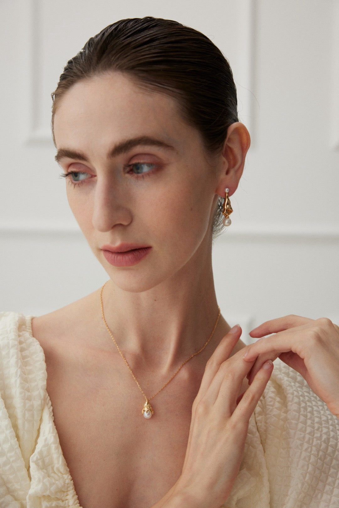 Switzerland Single drop Pearl necklace