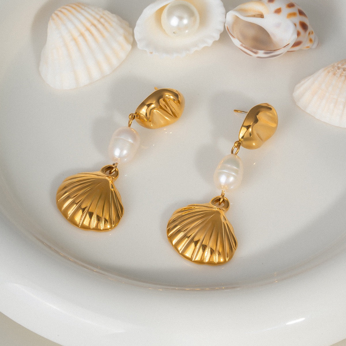 Golden shell pearl earrings