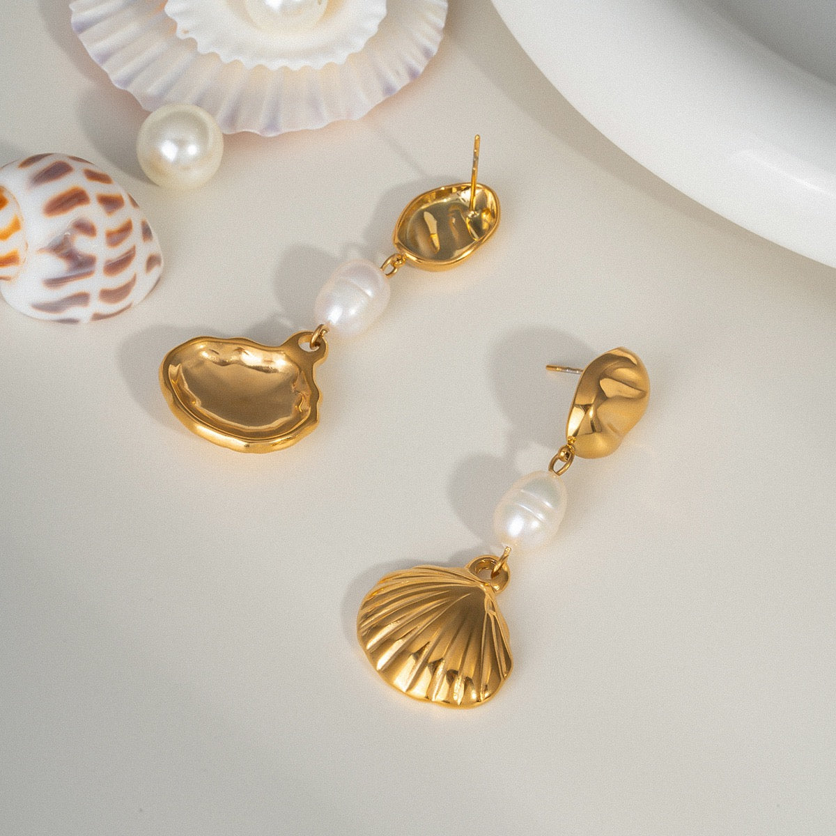 Golden shell pearl earrings