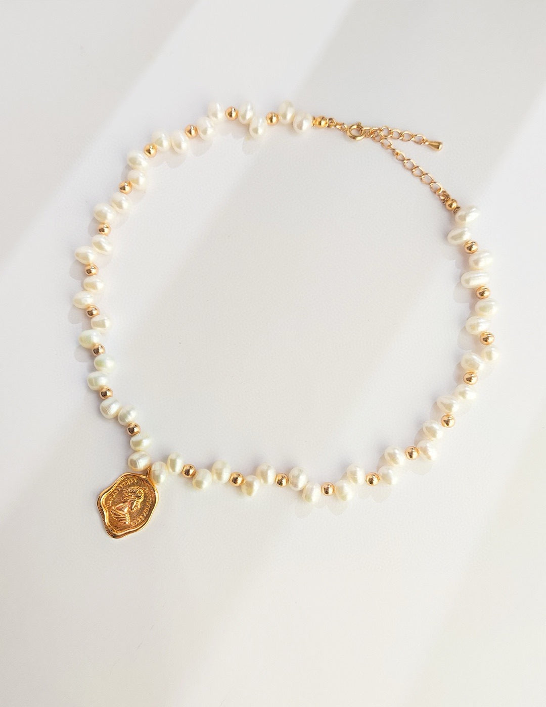 Surry Queen card pearl necklace