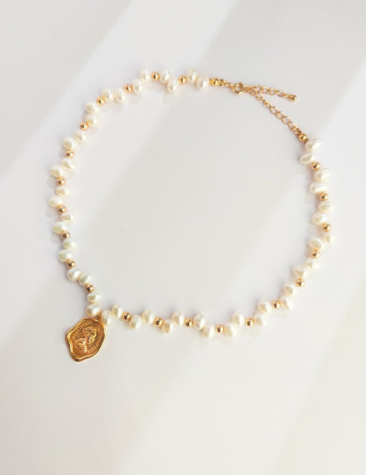 Surry Queen card pearl necklace